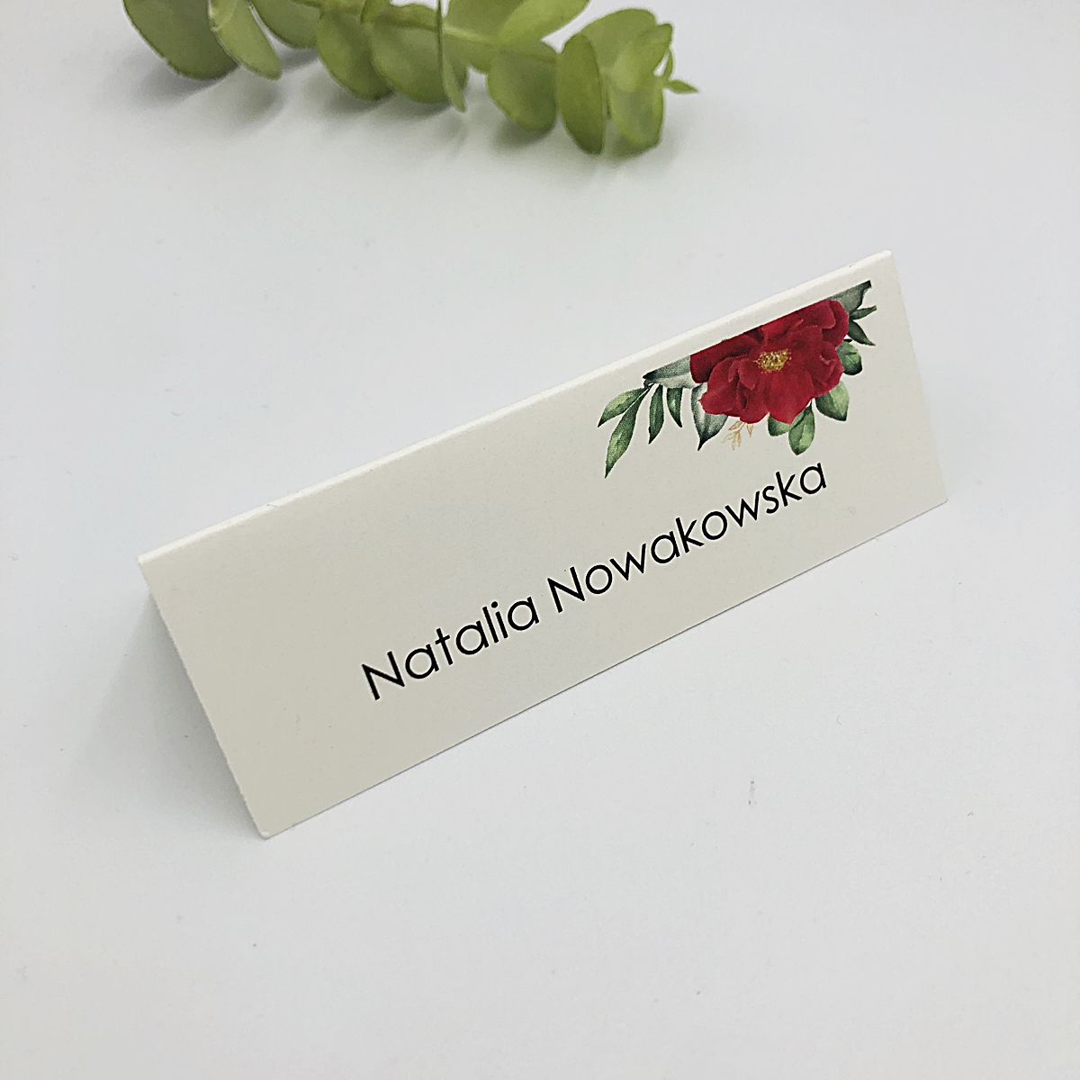 Botaniczna winietka z grafiką ciemnych kwiatów i zieleni